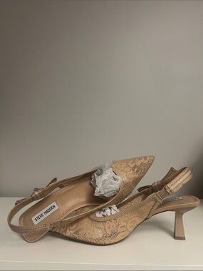 Steve Madden Beige Lace Slingback Pointed-Toe Heels